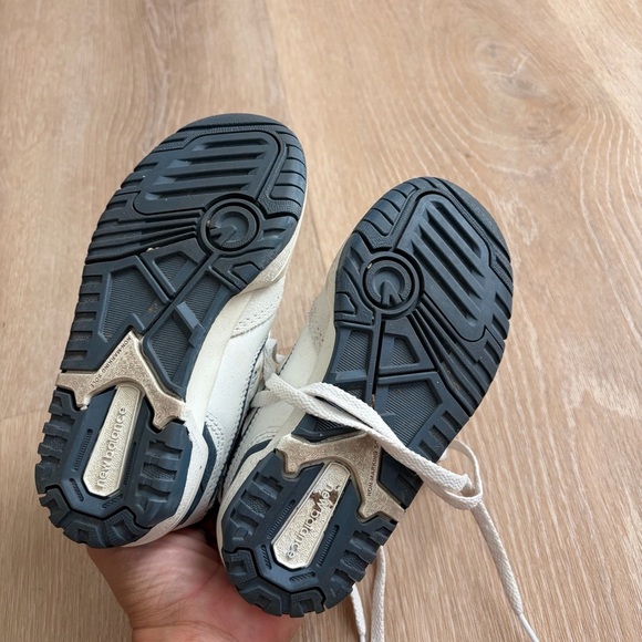 New Balance 550 Youth Sneakers in White and Blue - Picture 4 of 5